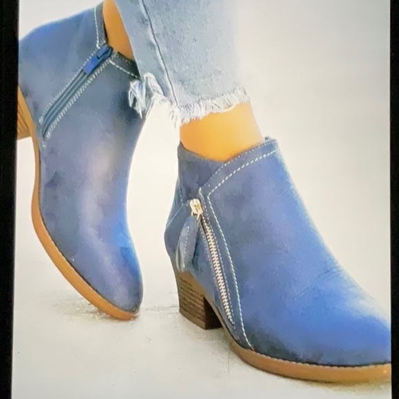 NWOT women’s denim corduroy texture ankle boots, size 8.5 - Picture 2 of 4